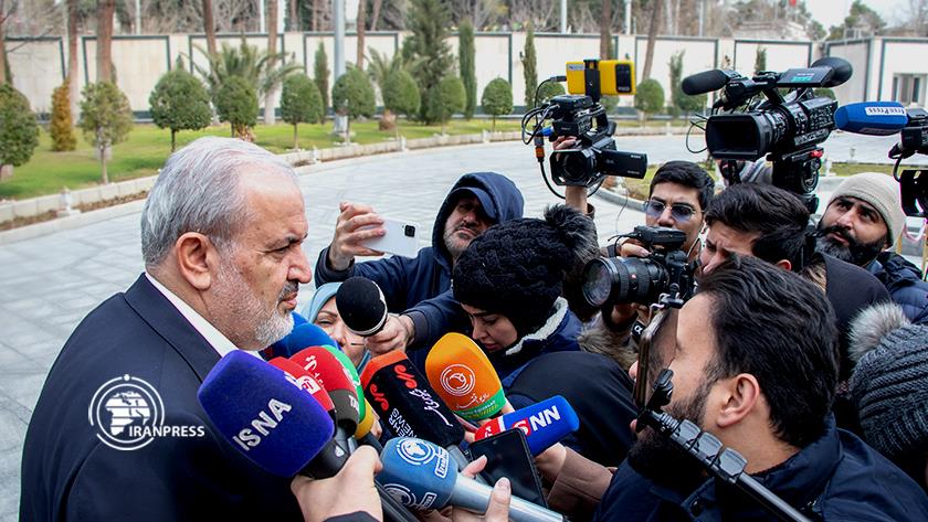 Iranpress: Iranian minister and government officials face reporters after weekly cabinet meeting