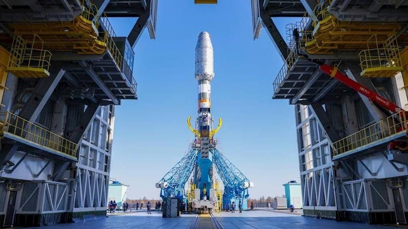 Iranpress: More on Soyuz satellite carrier which launces Pars 1 to orbit