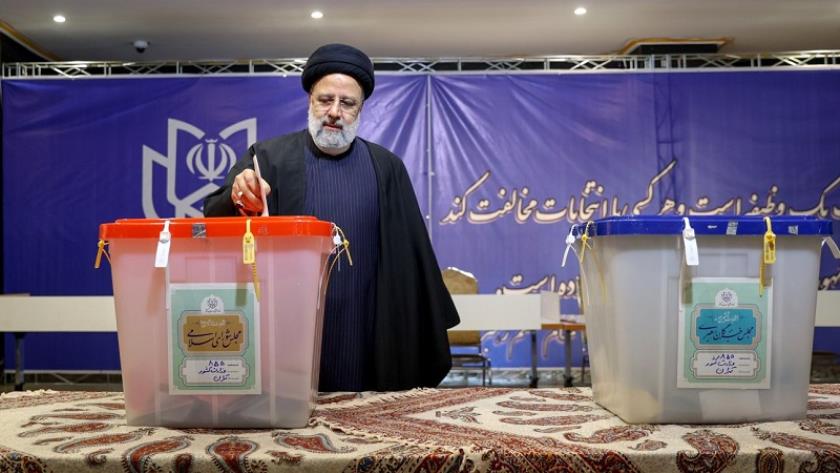 Iranpress: Raisi: People see elections duty with no losers