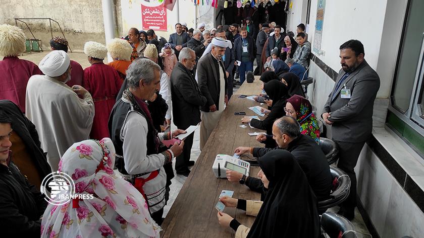 Iranpress: Tribes of Golestan province participate in elections
