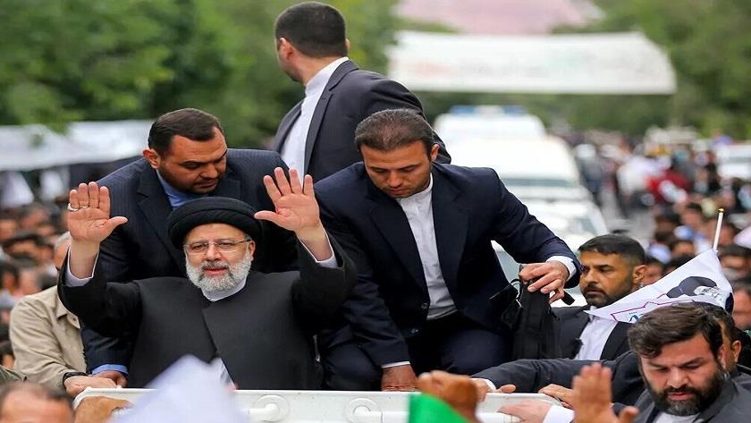 Iranpress: Iran President arrives in Izeh, Khuzestan
