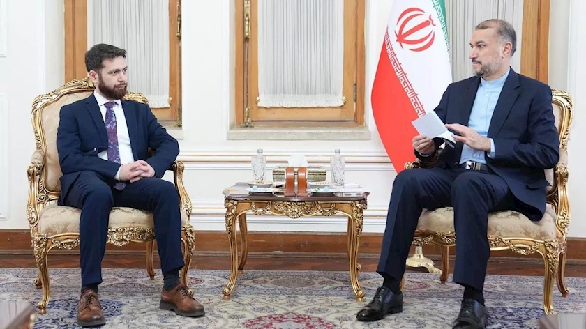Iranpress: Iran, Armenia confer boosting bilateral ties