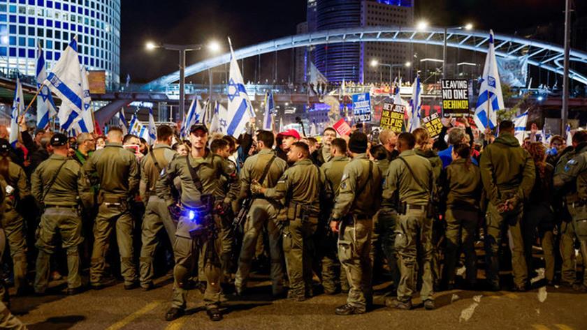 Iranpress: Israeli settlers protest Bibi cabinet, clash with police 