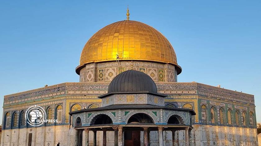 Iranpress: Israeli regime restricts Palestinian from entering Al-Aqsa Mosque
