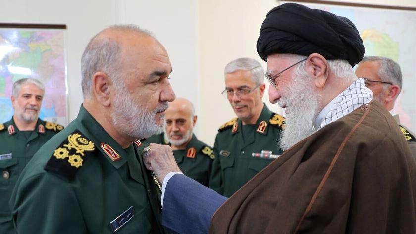 Iranpress: IRGC Commander awarded Medal of FATH