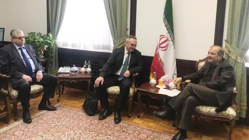 Iranpress: Iranian, Russian top officials discuss regional issues