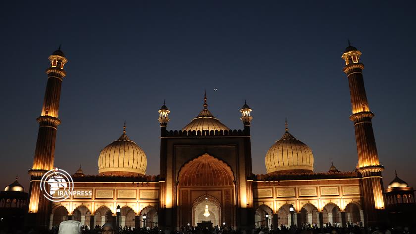 Iranpress: Muslims in Delhi eat first Iftar of 2024 Ramadan