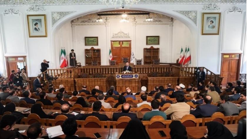 Iranpress: Iran holds Law National Award ceremony