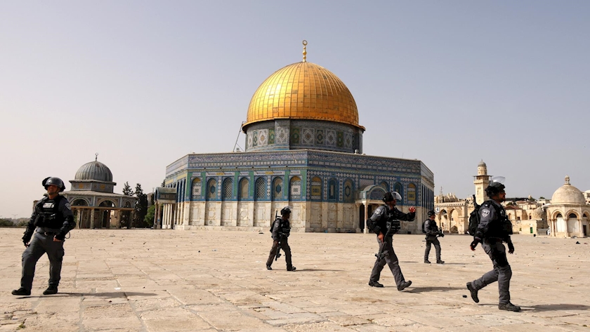Iranpress: Hundreds prevented from entering Al-Aqsa Mosque