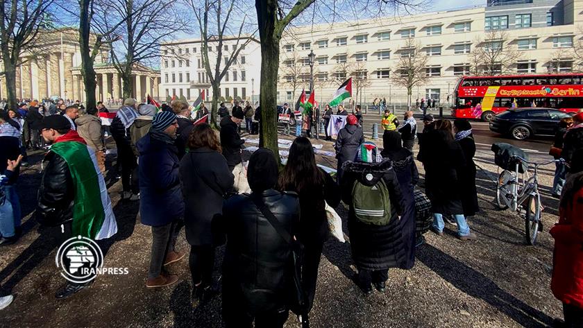 Iranpress: Yemenis Protest in Front of the U.S. Embassy in Berlin