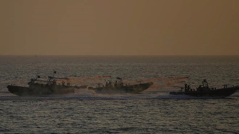 Iranpress: Pakistan Navy saves Iranian fishermen