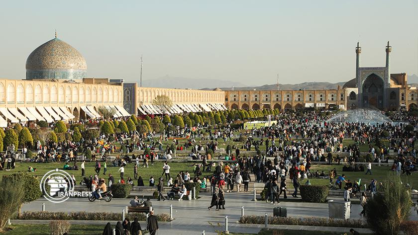 Iranpress: Naghsh-e Jahan historic square; valuable tourist attraction in Central Iran