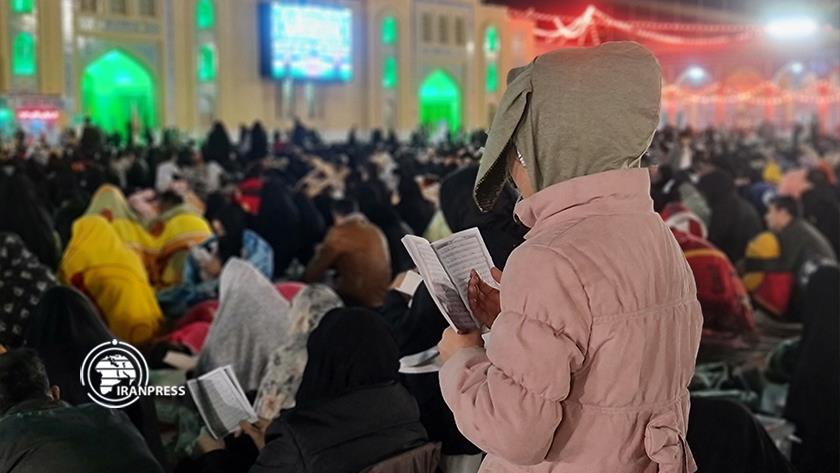 Iranpress: Qadr Night rituals observed in Jamkaran Mosque