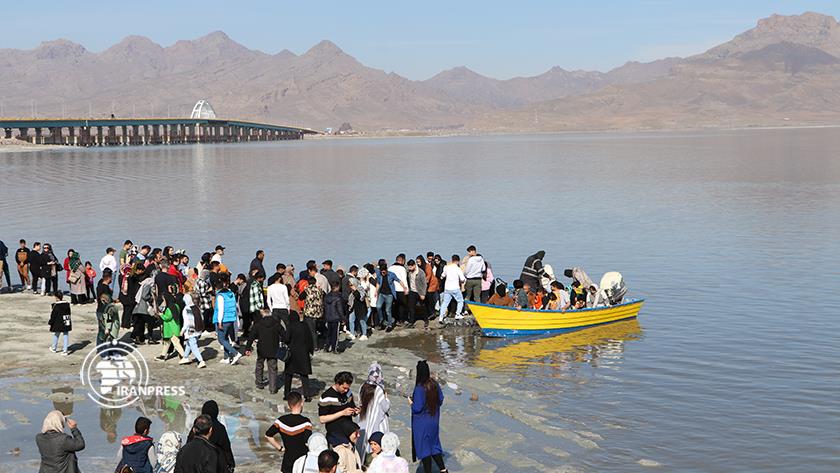 Iranpress: Revived Lake Urmia, shines as Iran West Azerbaijan tourist gem
