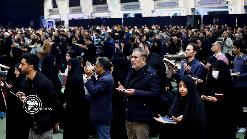 Iranpress: Qadr nights ceremony in Tehran