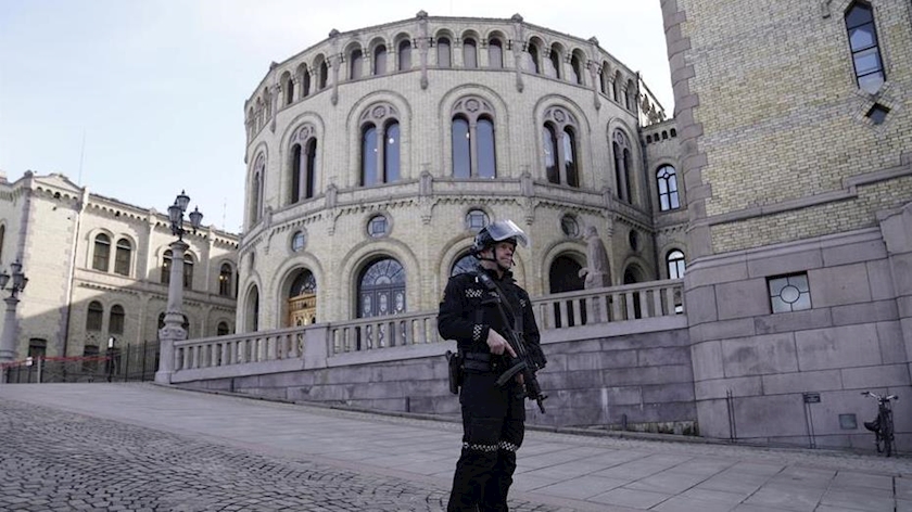 Iranpress: Norway parliament shots down after bomb threat