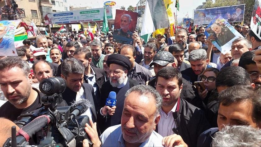 Iranpress: Heads of 3 branches of Iran government participate in Quds rally
