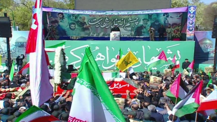 Iranpress: People of Isfahan attend funeral ceremony of senior martyred IRGC commander 