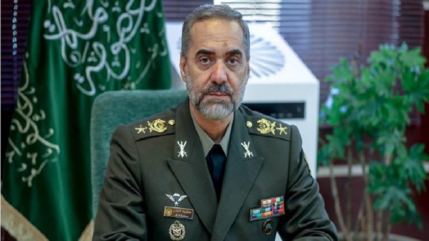 Iranpress: Iranian Defense Minister: World witnesses Israel crossing international red lines
