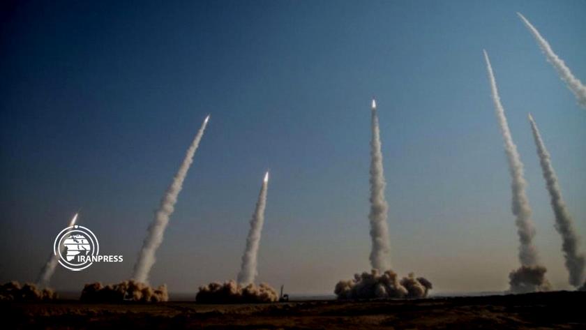 Iranpress: Iran launcehs ballistic missiles towards Israel