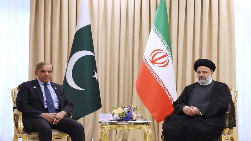 Iranpress: Iran, Pakistan to boost trade ties