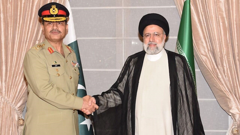 Iranpress: Raisi: Iran, Pakistan can bring peace and stability to region