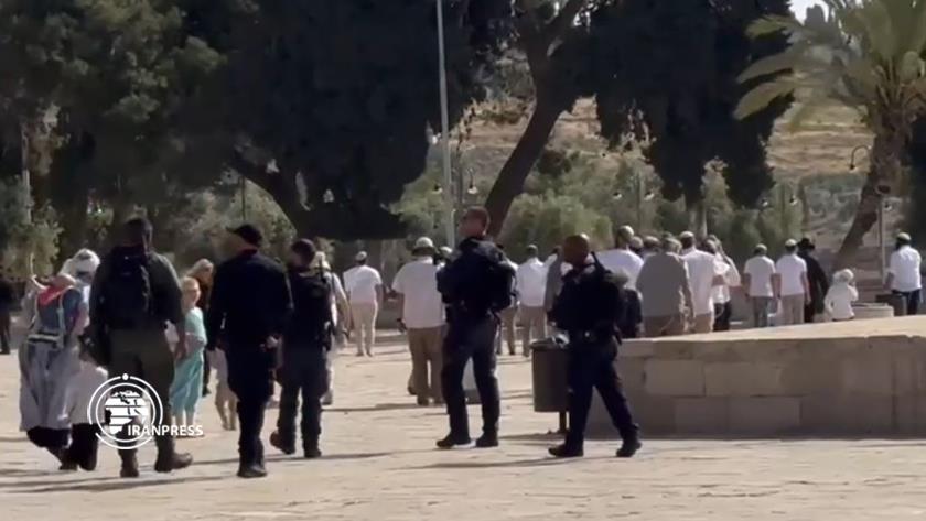 Iranpress: Israeli forces attack Palestinian worshippers at Al-Aqsa Mosque