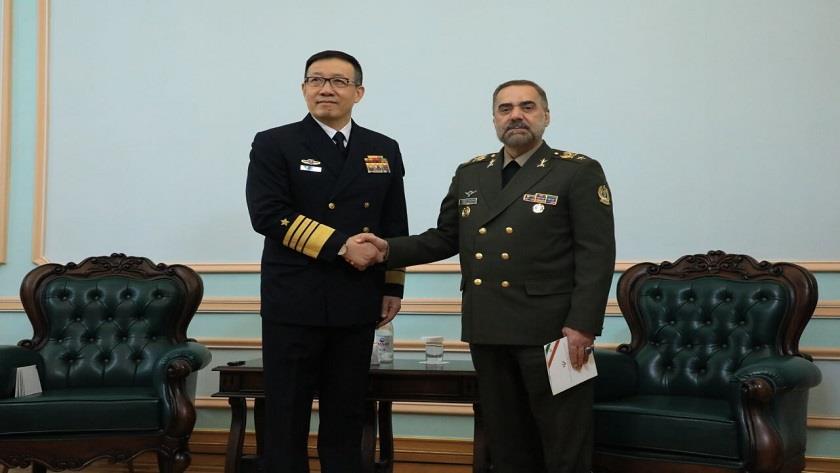 Iranpress: Iranian, Chinese Defense ministers meet in Astana, Kazakhstan