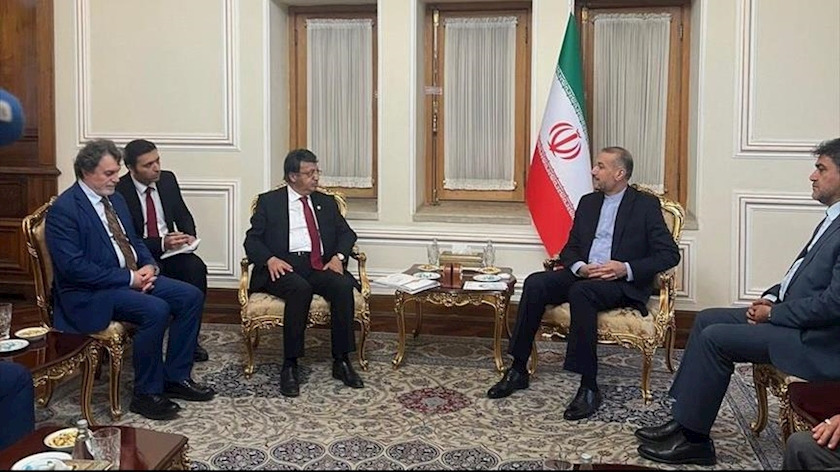 Iranpress: Iran Praises Turkey