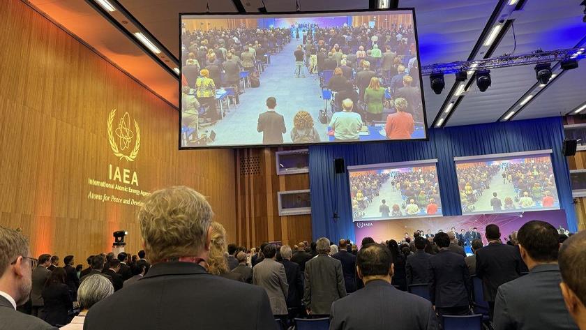 Iranpress:  Minute of Silence Observed In honor of Iran At Int