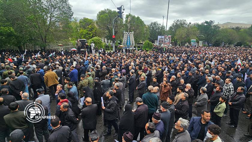Iranpress: Iranians hold Funeral Procession for martyred President and companions in Tabriz