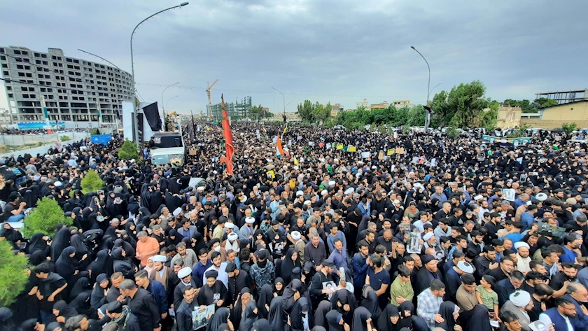 Iranpress: People of Qom bid farewell to Martyred President Raisi and his entourage