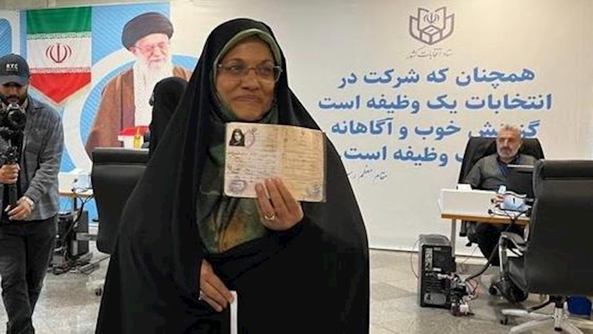 Iranpress: First Iranian Woman Enrolls in 2024 Presidential Election