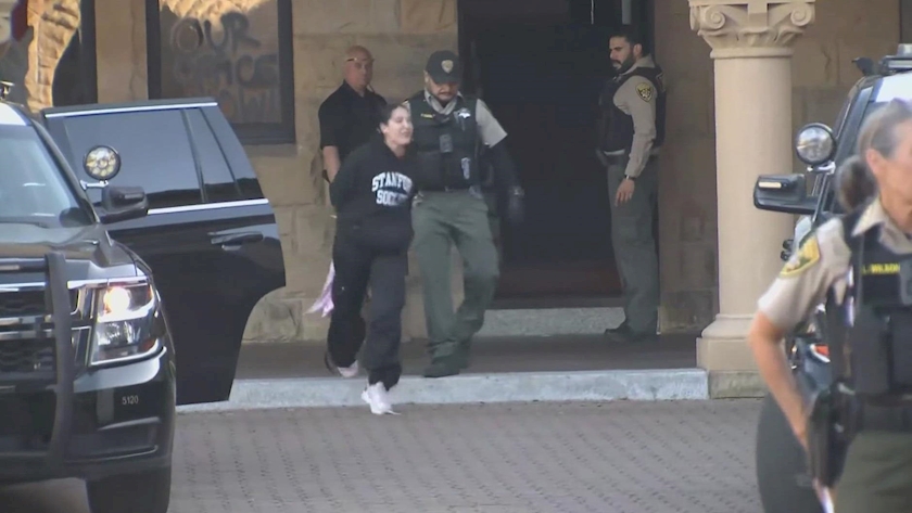 Iranpress: US Police Arrest Students in Stanford University