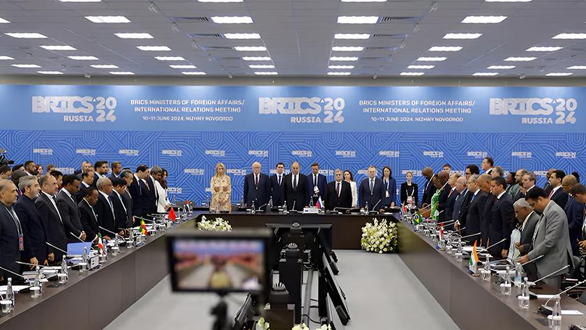 Iranpress: BRICS meeting begins with minute