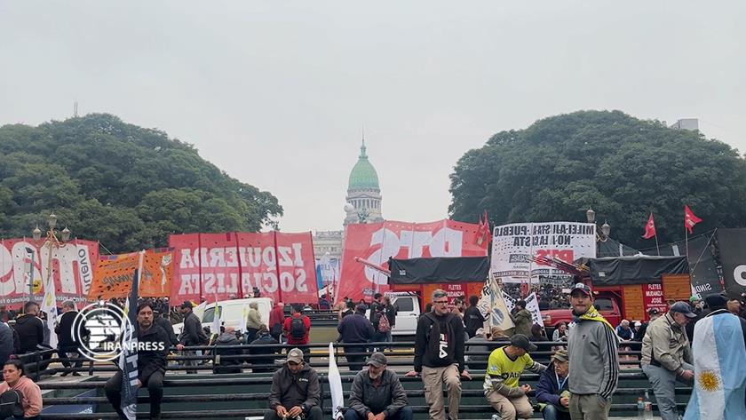 Iranpress: Demonstration against Economic Policy of Argentina