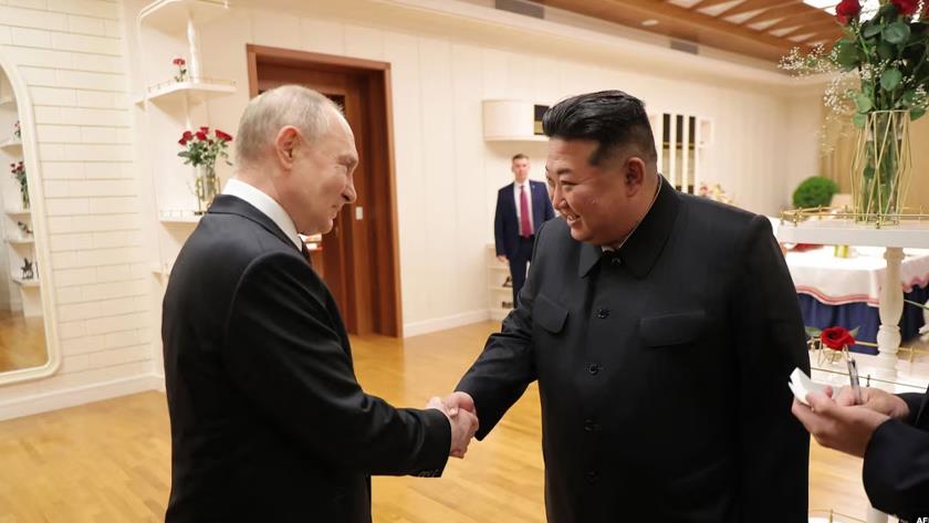 Iranpress: Putin, Kim begin talks