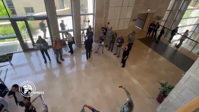 Iranpress: Israeli protesters storm Knesset, call for snap e lections