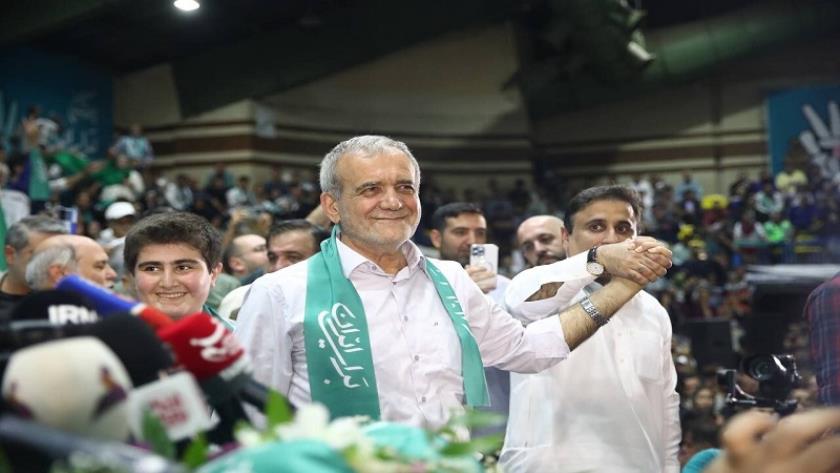 Iranpress: Presidential candidate Pezeshkian delivers speech at Shiroudi Stadium, Tehran