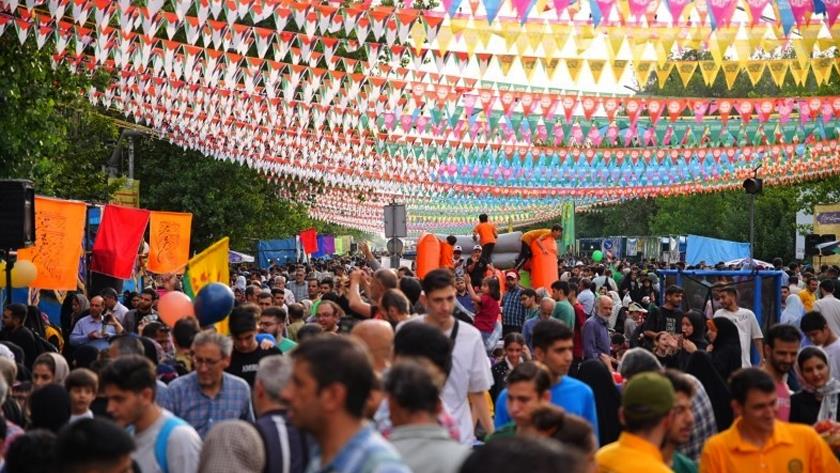 Iranpress: Thousands of Iranians in Tehran begin 10 KM Eid-al Ghadir celebration 