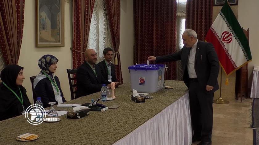 Iranpress:  Iranians in Pakistan cast ballots in snap presidential election