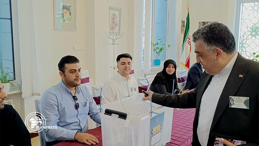 Iranpress: Iranians in Belarus Cast Ballots in Snap Presidential Election