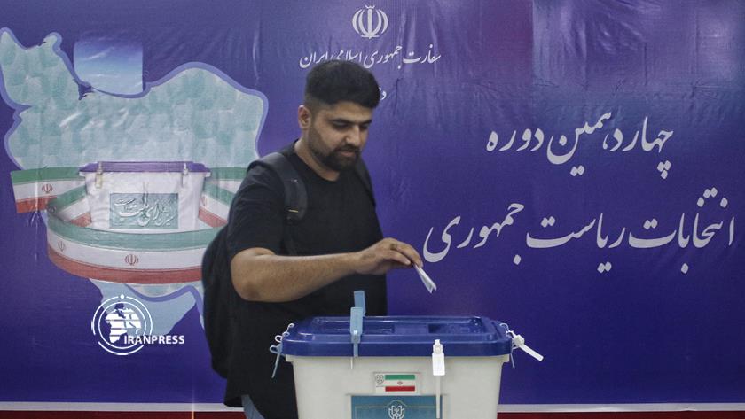 Iranpress: Iranians living in Delhi cast their votes for Presidential election