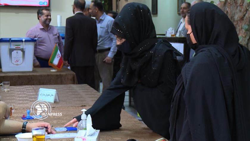 Iranpress: Iran Presidential Election: Citizens Cast Ballot in Afghanistan