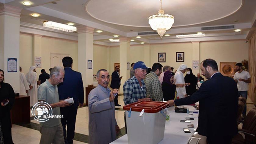 Iranpress: Iranians Living in UAE Vote in Presidential Runoff Election