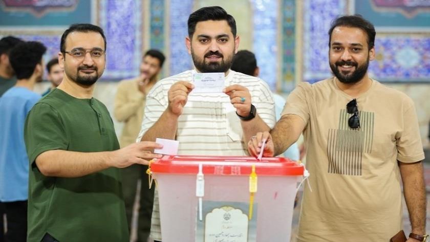 Iranpress: Voting Hours Extended as Iranians Flock to Polls for Runoff Election