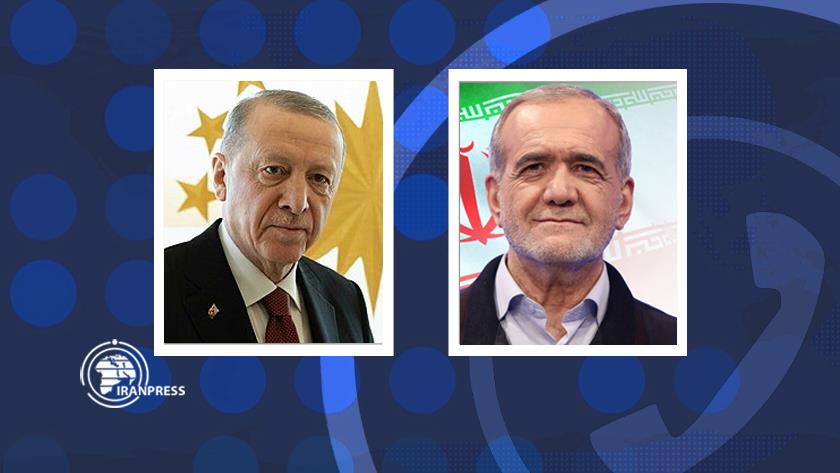 Iranpress: Pezeshkian, Erdogan Confer on Boosting Ties over Phone