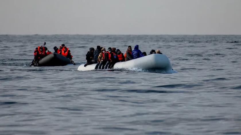 Iranpress: Four people die in a migrant struggle to cross English Channel from France