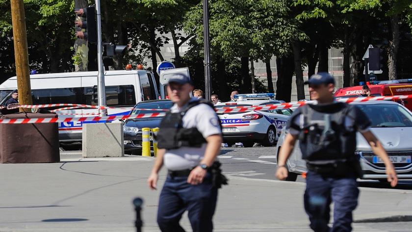 Iranpress: Paris Knife Attack Leaves Police Officer wounded, Attacker Killed