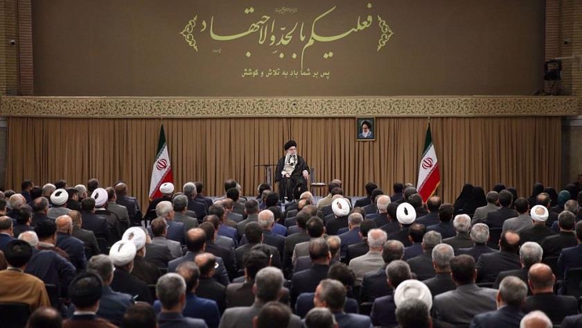 Iranpress: Iran Leader Stresses on Unity over Important Issues